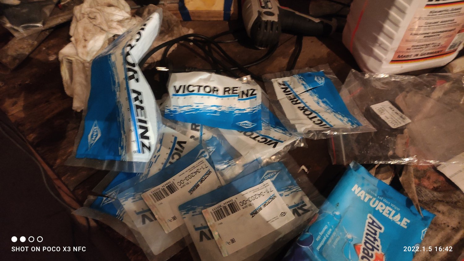 Запчасти: 1. 71-36061-00 Victor Reinz (4 шт.) — прокл верхняя 2. 71-34203-00 Victor Reinz (4 шт.) — прокл нижняя 3. 71-34096-00 Victor Reinz — прокладка клапанной крышки двигателя 4. 655.790 Elring — прокладка дроссельной заслонки