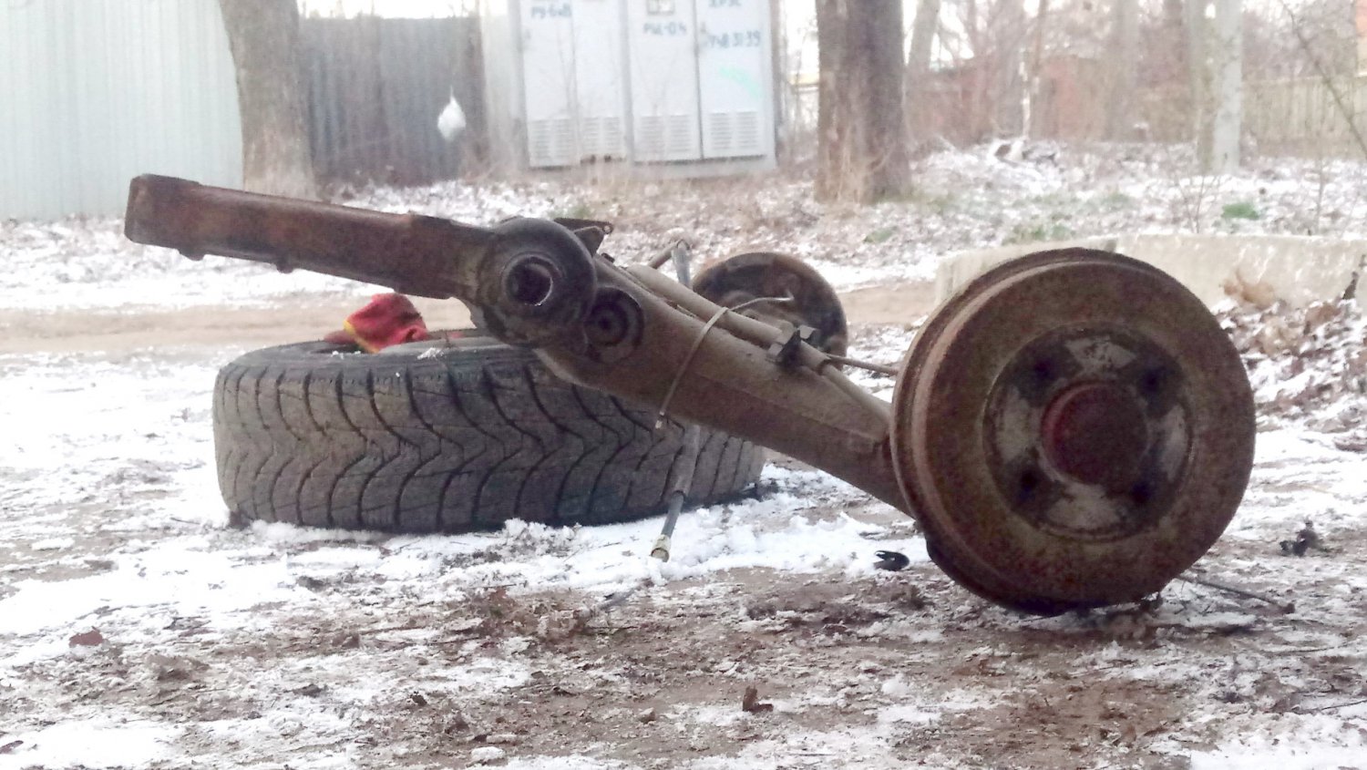 Положение: Авто полностью разгружено, колесо ушло в яму