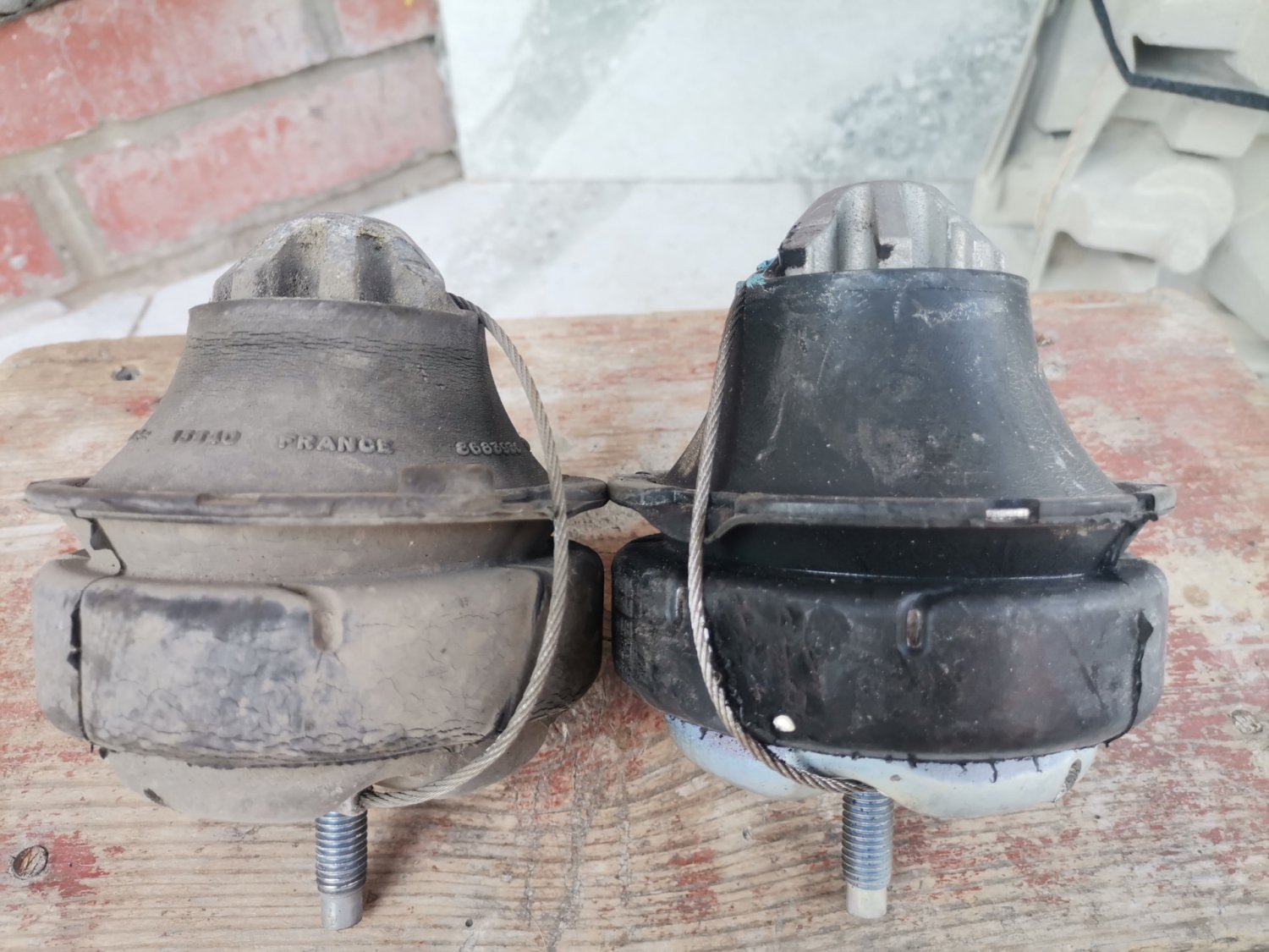Заменил на Hutchinson 586346