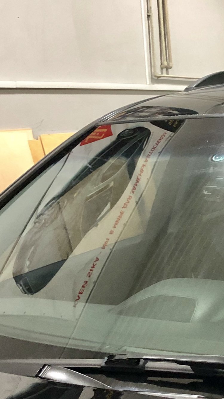 Оригинал Acura, обратите внимание на искажения отблеска банера