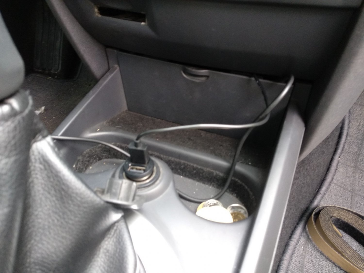 И вывел через крышку разъема OBD вместе с кабелем AUX