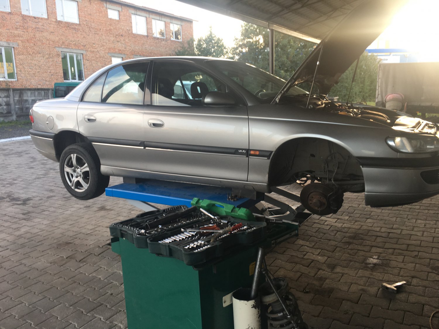 Автомобиль в воздухе :)