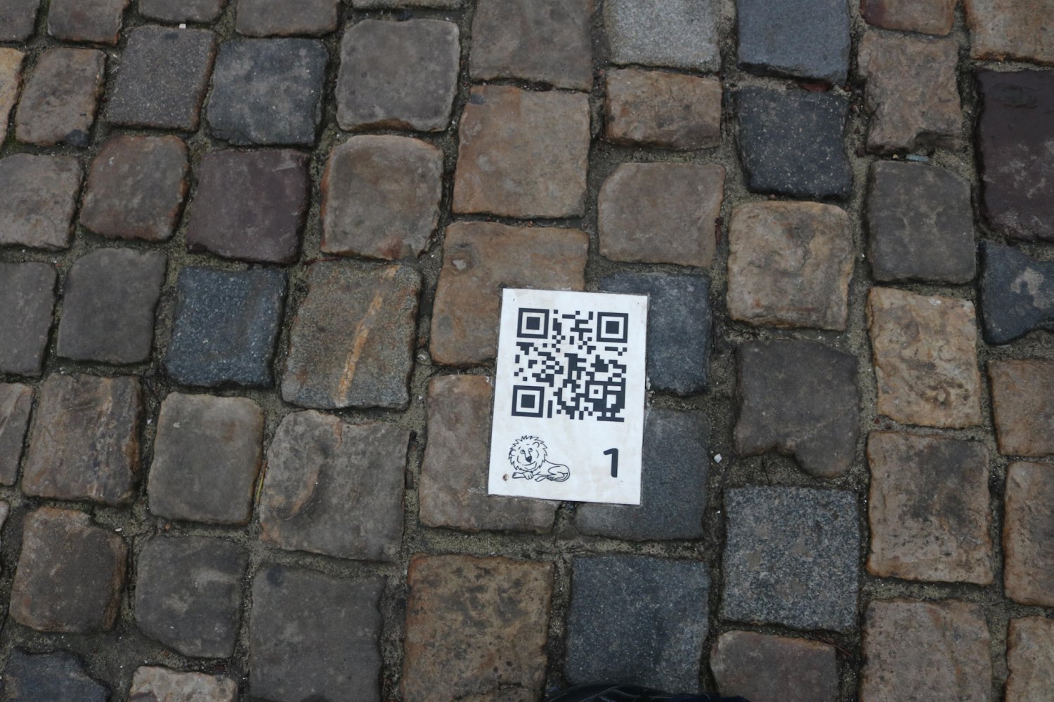 Город обзавелся QR кодами, для интерактива