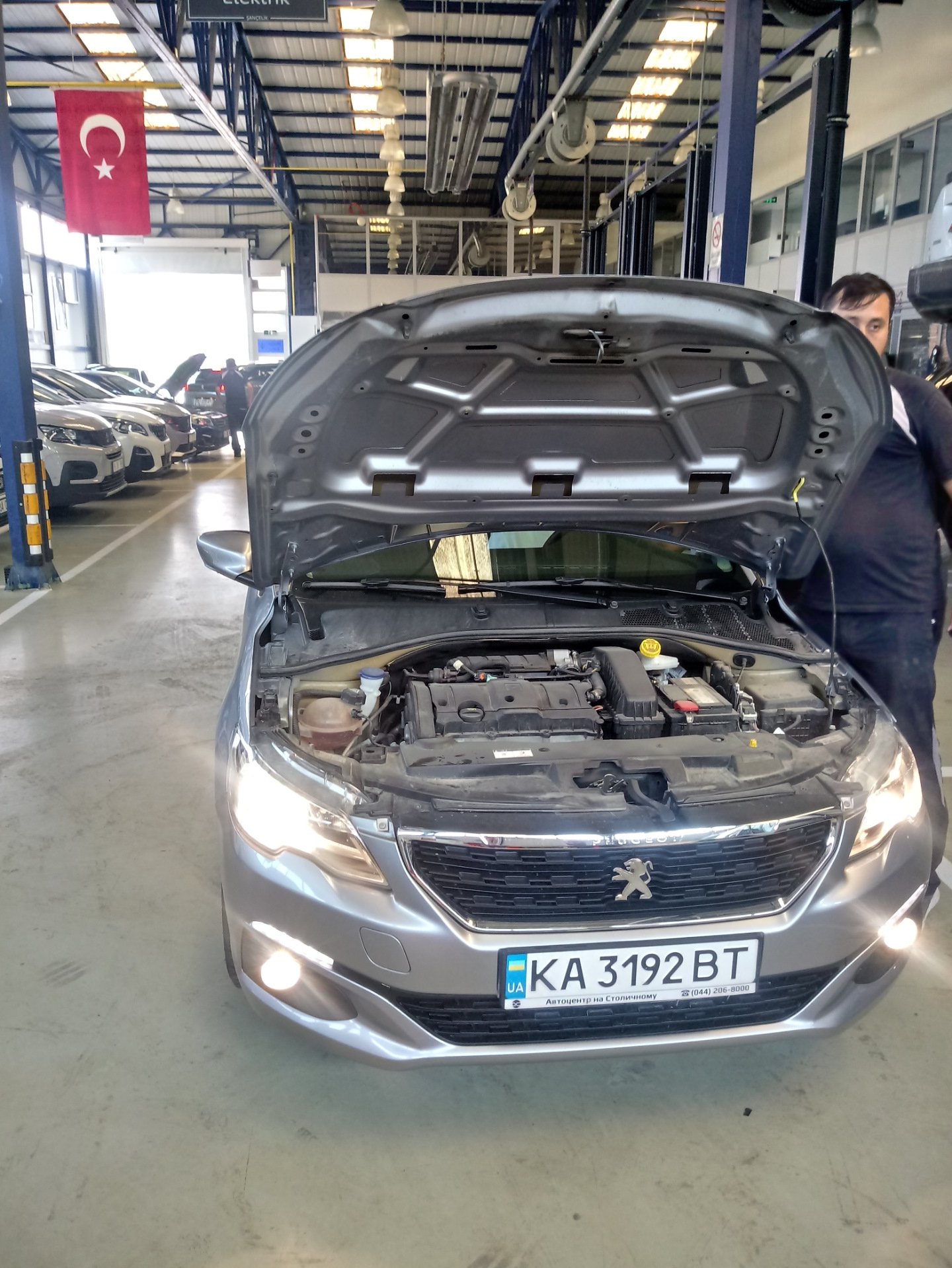 Замена ламп ближнего света Peugeot 206 в Волгограде